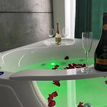 Arkadiya Sky Jakuzi & Mp 24 Lejlighed *