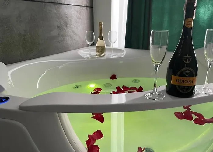 Arkadiya Sky Jakuzi & Mp 24 *